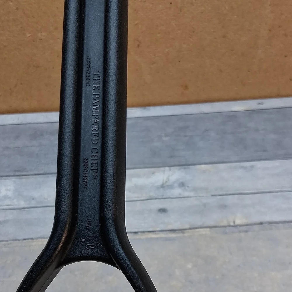 Pampered Chef Black Nylon Potato-Bean-Vegetable-Fruit Masher Utensil
